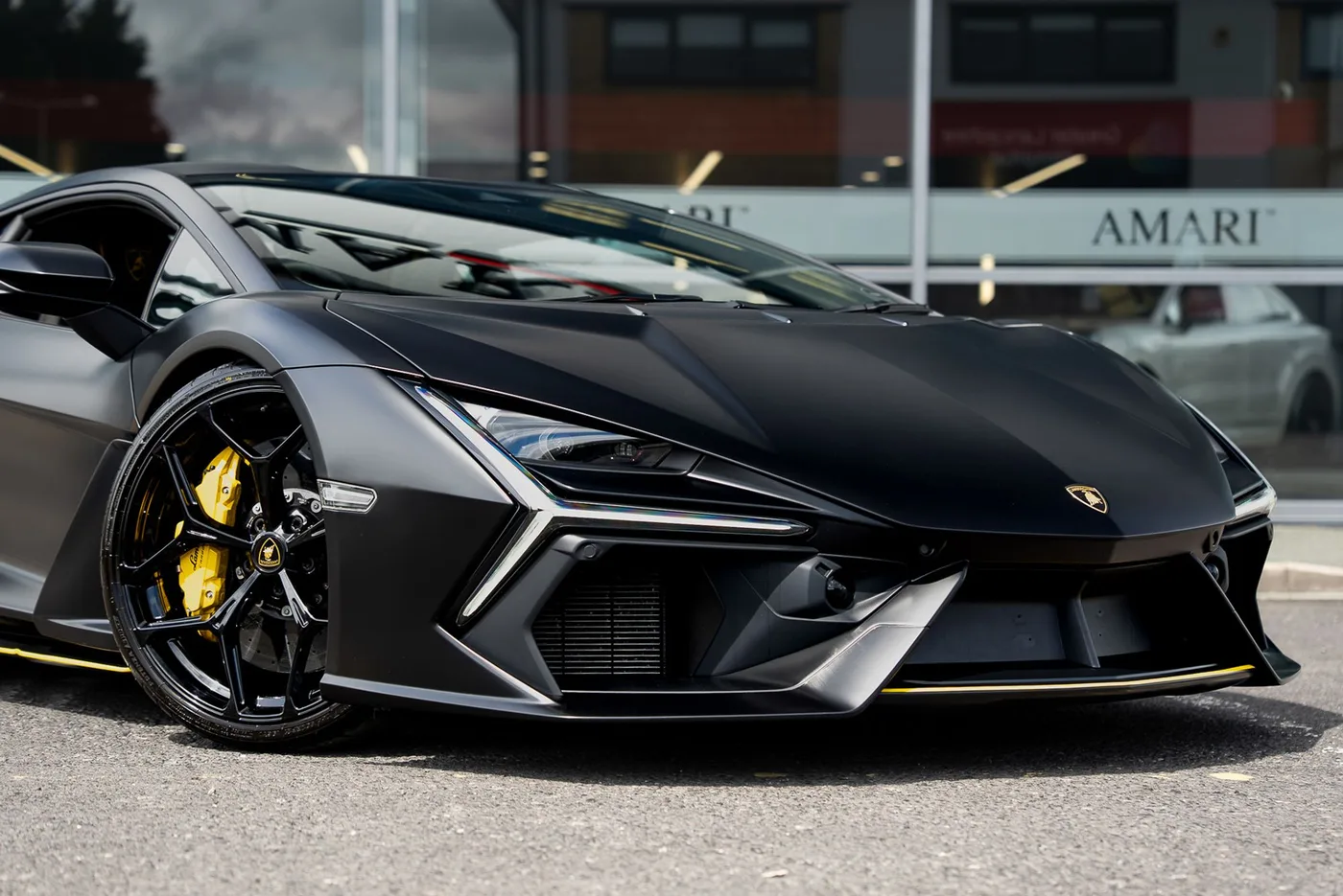 2024 Lamborghini Revuelto proposée par un spécialiste de la supercar à Preston, Royaume-Uni, photo 12 sur 25