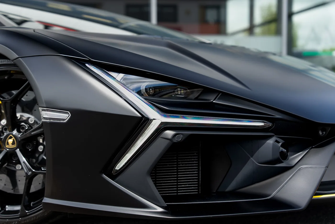2024 Lamborghini Revuelto proposée par un spécialiste de la supercar à Preston, Royaume-Uni, photo 13 sur 25