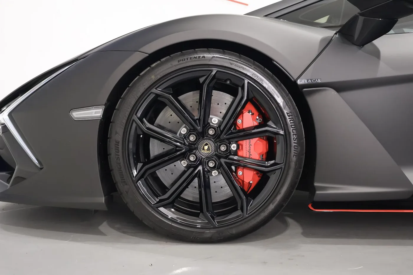 2024 Lamborghini Revuelto angeboten von einem Supersportwagenhändler in Zibido San Giacomo, Italien, Foto 7 von 25