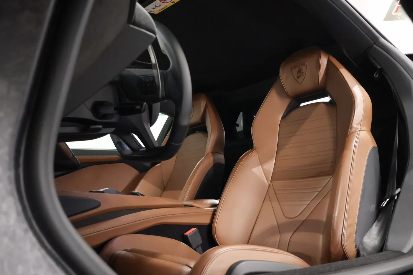 2024 Lamborghini Revuelto angeboten von einem Supersportwagenhändler in Zibido San Giacomo, Italien, Foto 8 von 25