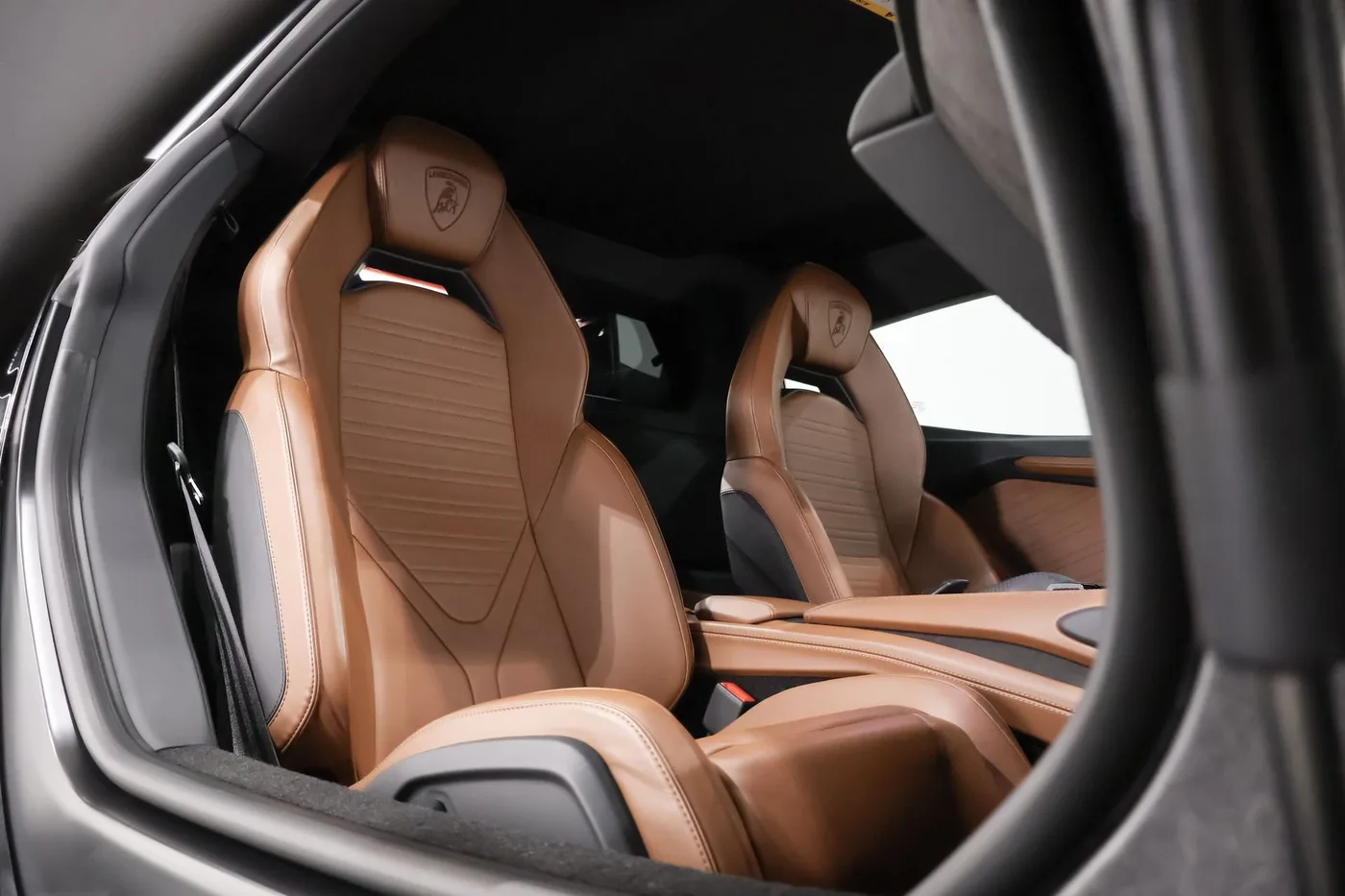 2024 Lamborghini Revuelto angeboten von einem Supersportwagenhändler in Zibido San Giacomo, Italien, Foto 10 von 25
