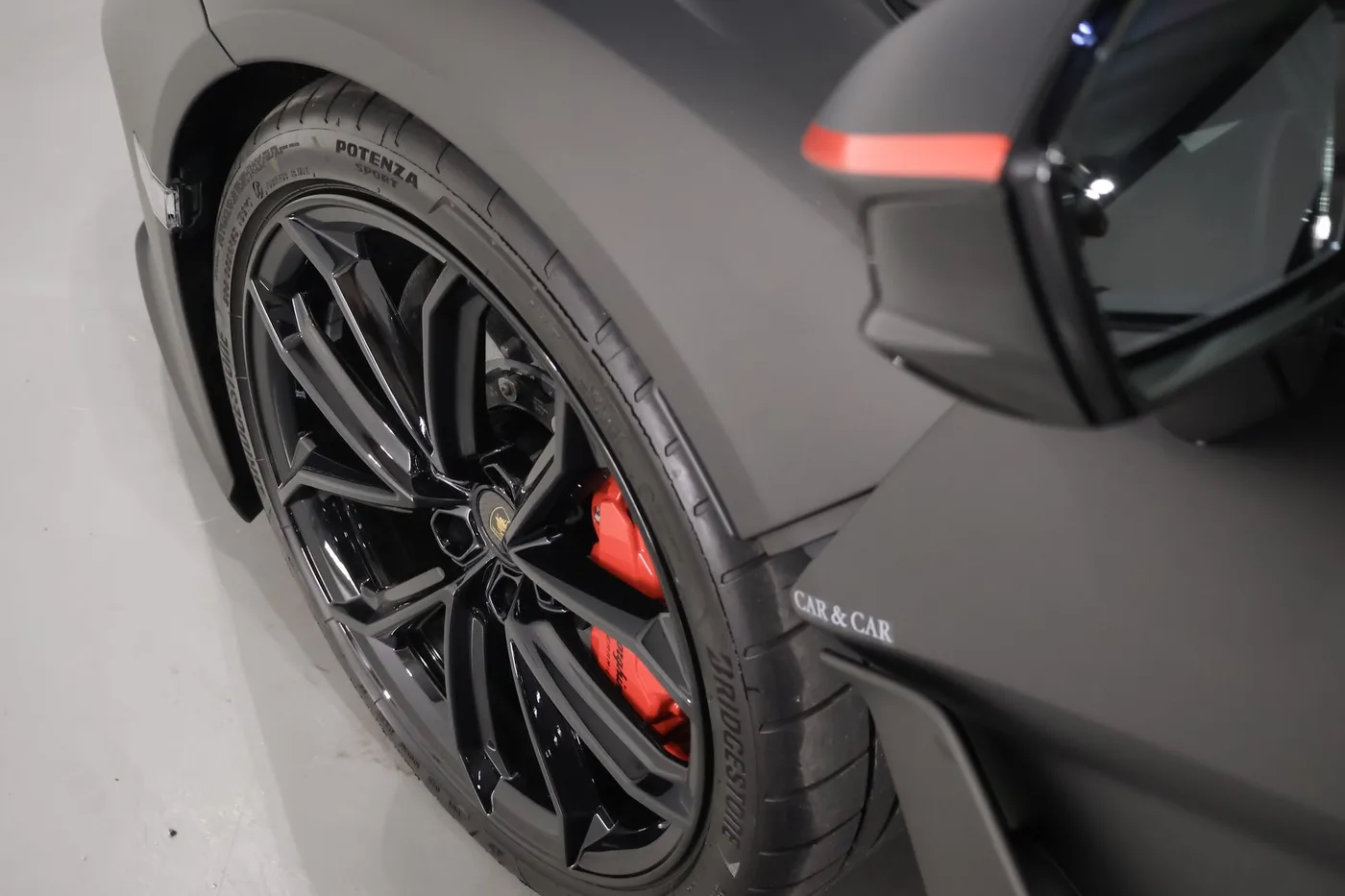 2024 Lamborghini Revuelto angeboten von einem Supersportwagenhändler in Zibido San Giacomo, Italien, Foto 16 von 25