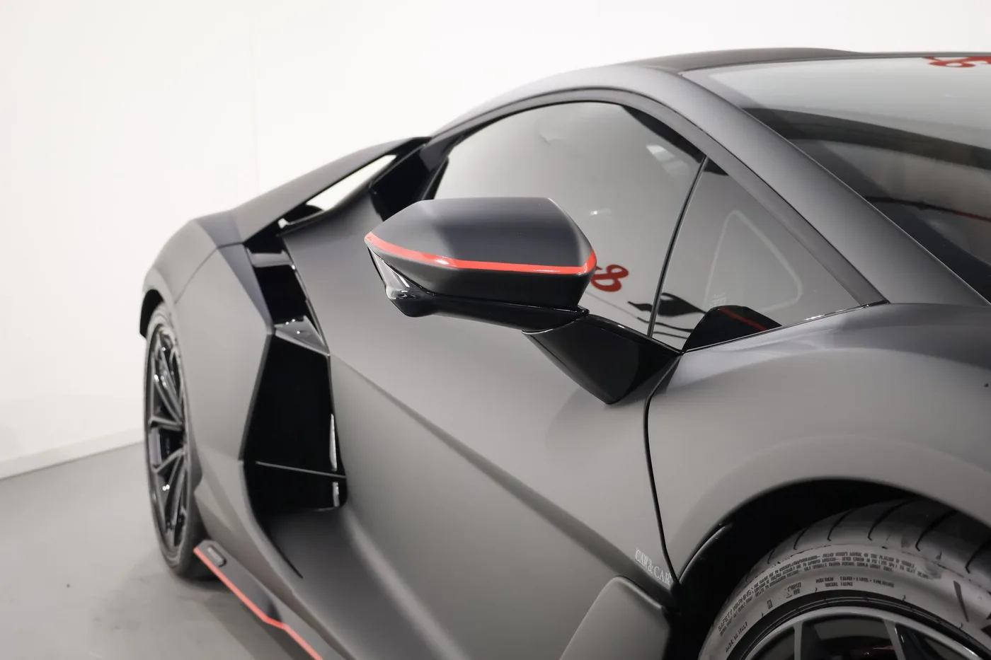 2024 Lamborghini Revuelto angeboten von einem Supersportwagenhändler in Zibido San Giacomo, Italien, Foto 20 von 25