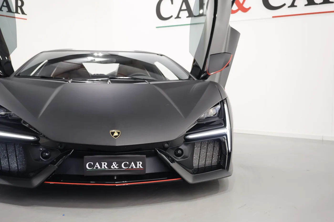 2024 Lamborghini Revuelto angeboten von einem Supersportwagenhändler in Zibido San Giacomo, Italien, Foto 21 von 25
