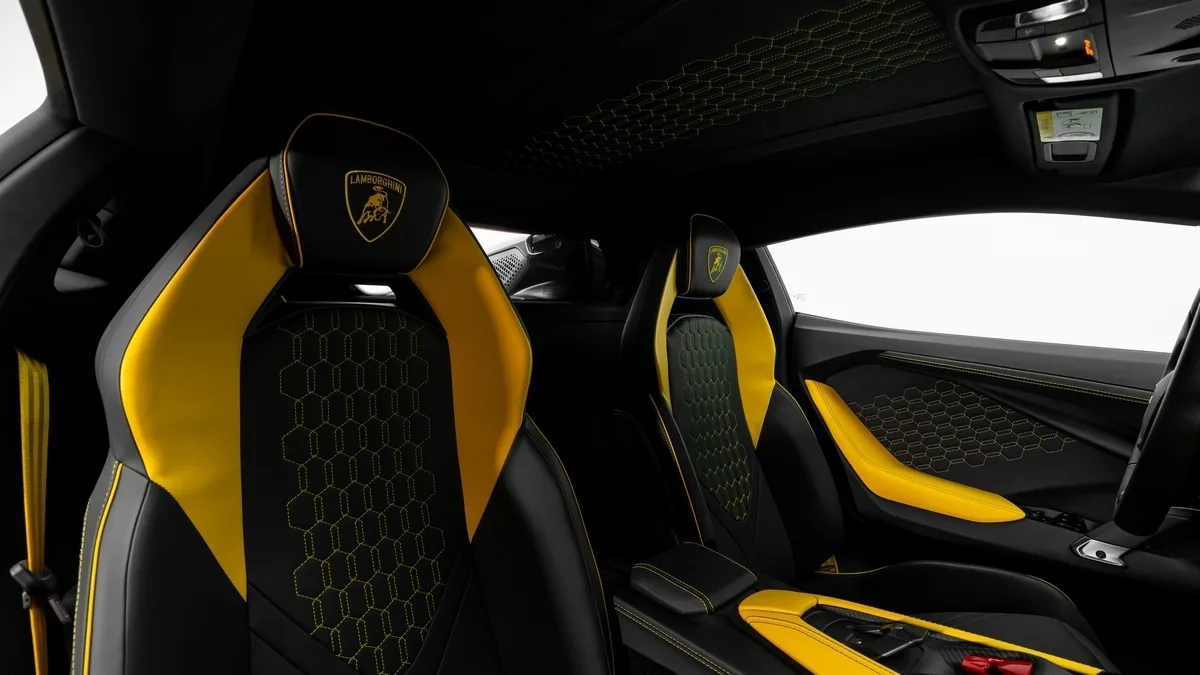 2024 Lamborghini Revuelto angeboten von einem Fachhändler in Dubai, Vereinigte Arabische Emirate, Foto 11 von 19