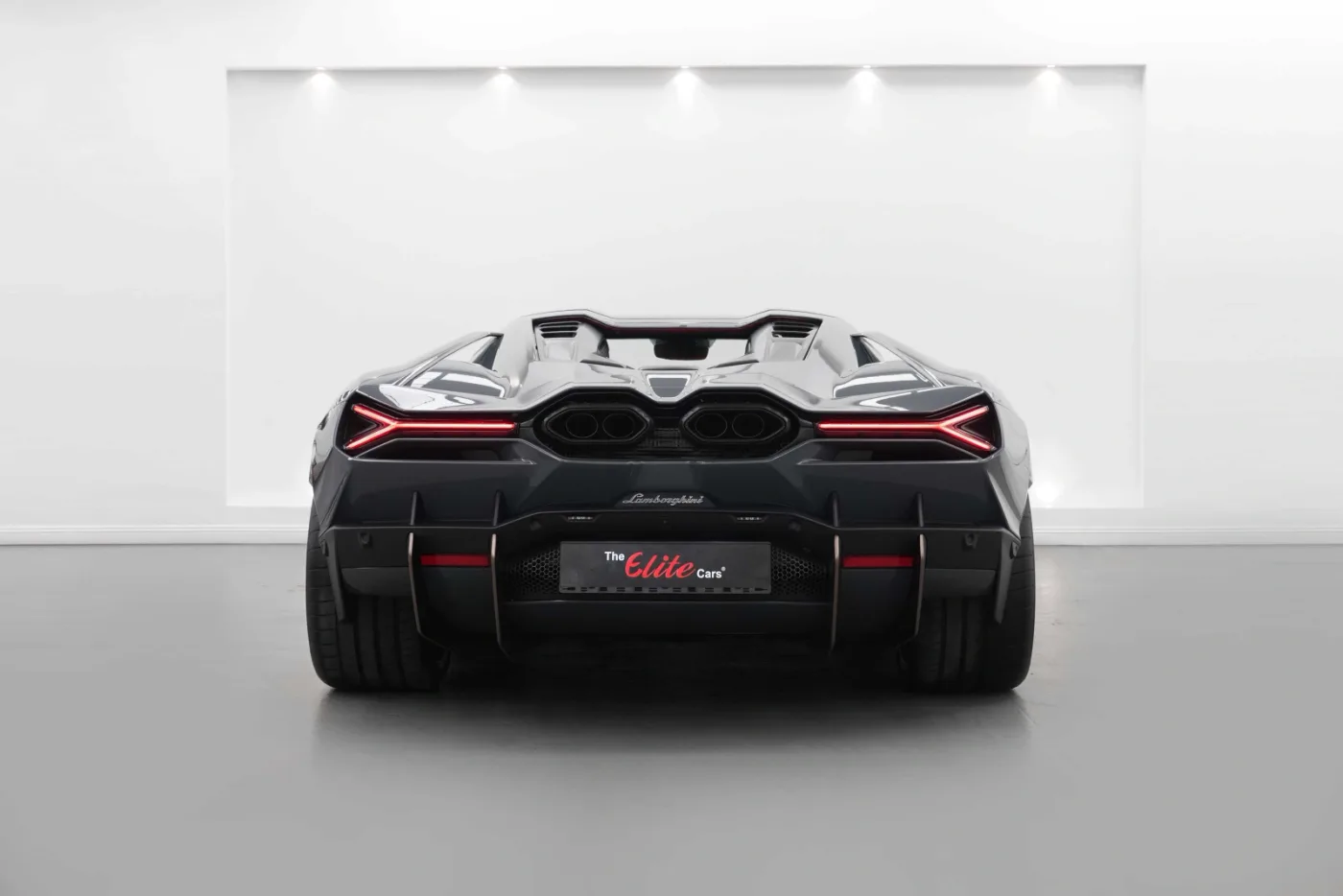 2024 Lamborghini Revuelto proposée par un concessionnaire spécialisé à Dubai, Émirats arabes unis, photo 4 sur 10