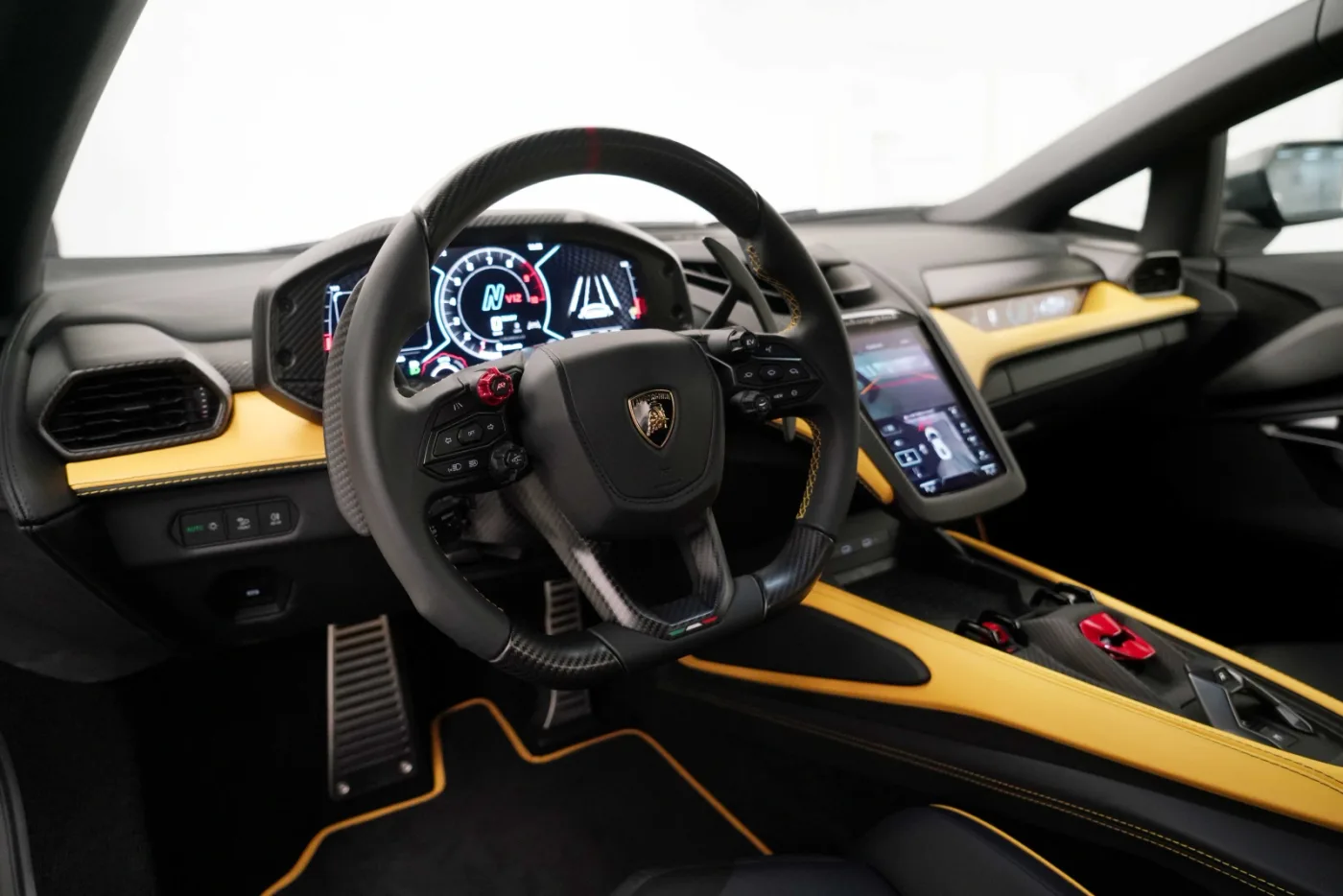 2024 Lamborghini Revuelto proposée par un concessionnaire spécialisé à Dubai, Émirats arabes unis, photo 10 sur 10