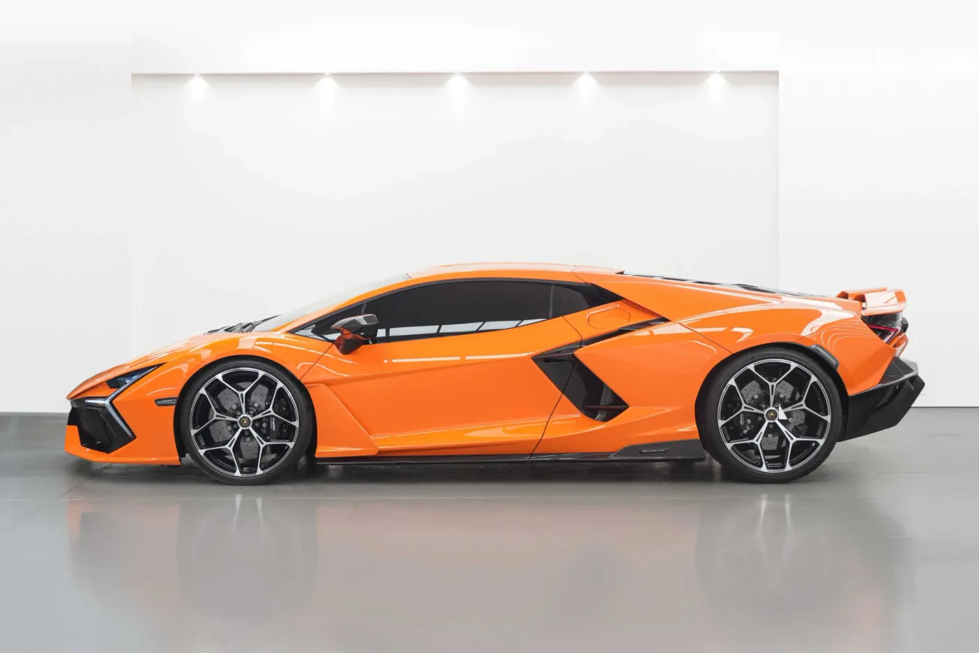 2024 Lamborghini Revuelto offered by a specialist dealer in Dubai, United Arab Emirates, photo 3 of 10