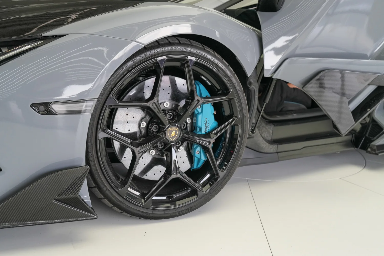 2024 Lamborghini Revuelto, 11/19