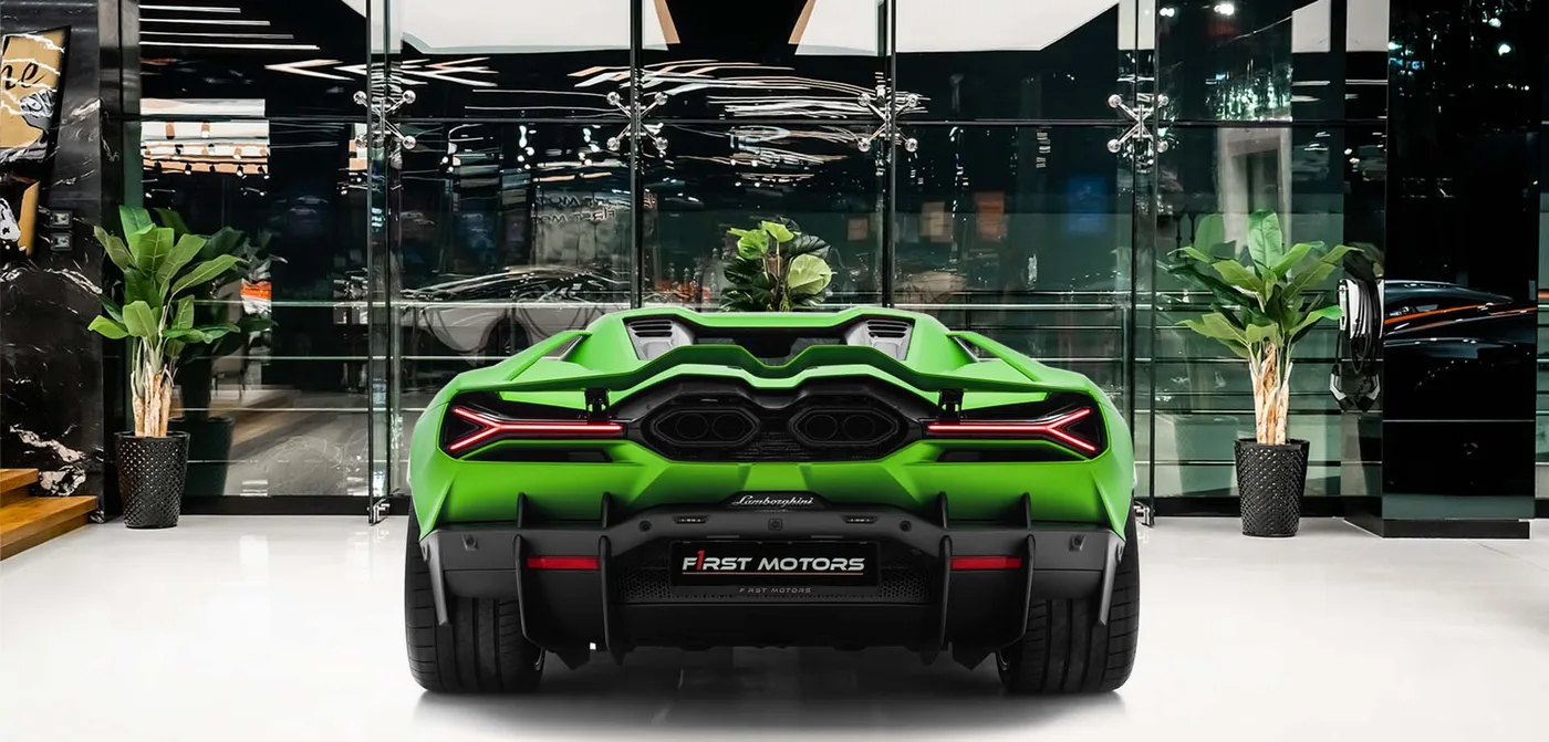 2024 Lamborghini Revuelto proposée par un concessionnaire spécialisé à Dubai, Émirats arabes unis, vue extérieure 4