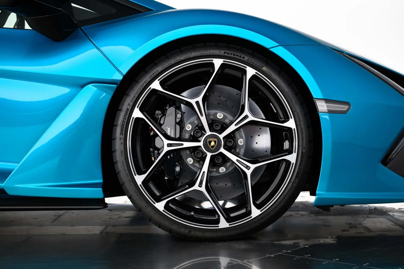 2024 Lamborghini Revuelto angeboten von einer Vertragshändlergruppe in London, Vereinigtes Königreich, Foto 9 von 20