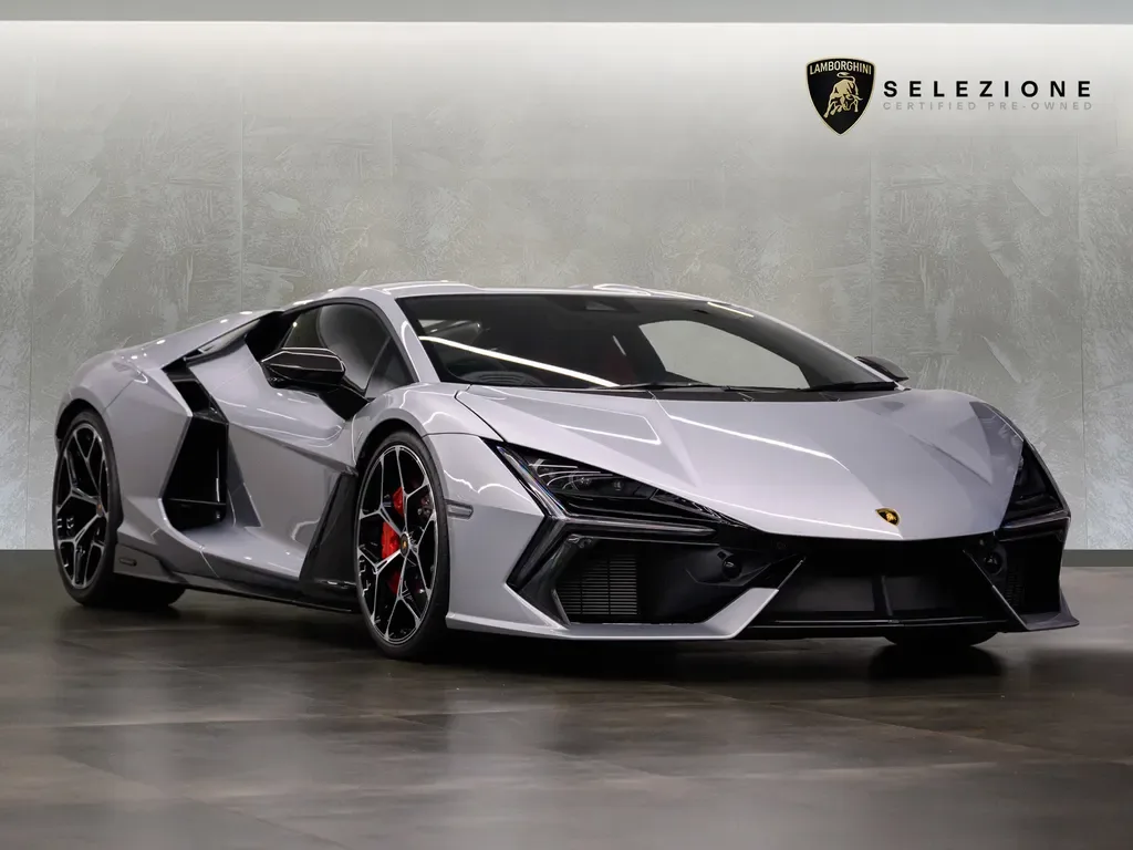 2024 Lamborghini Revuelto proposée par un groupe de concessions agréées à London, Royaume-Uni, photo principale