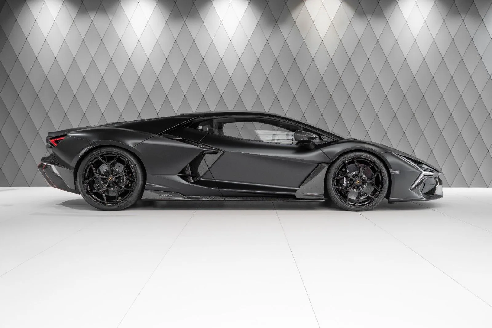 2024 Lamborghini Revuelto, 2/28