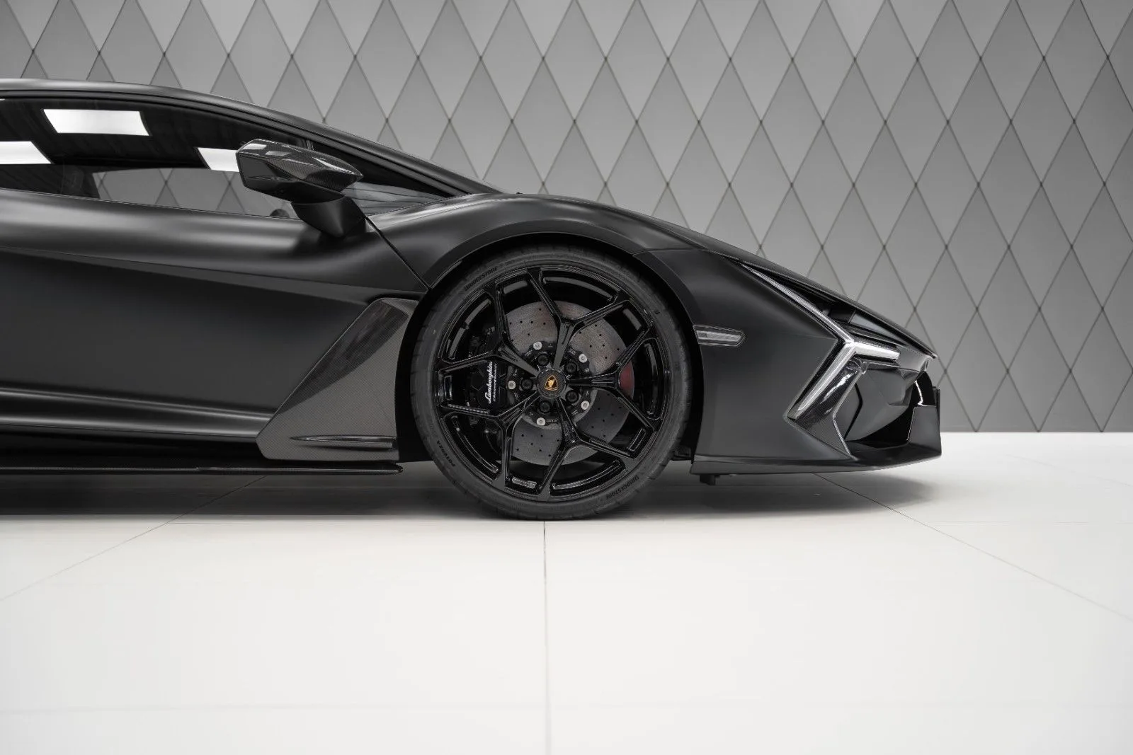 2024 Lamborghini Revuelto, 6/28