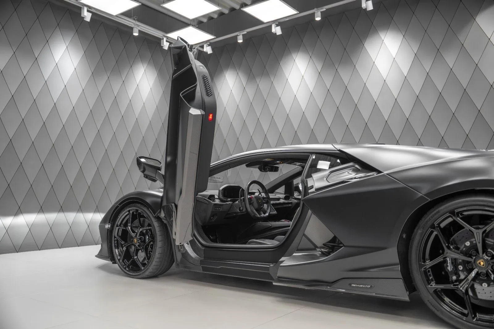 2024 Lamborghini Revuelto, 11/28