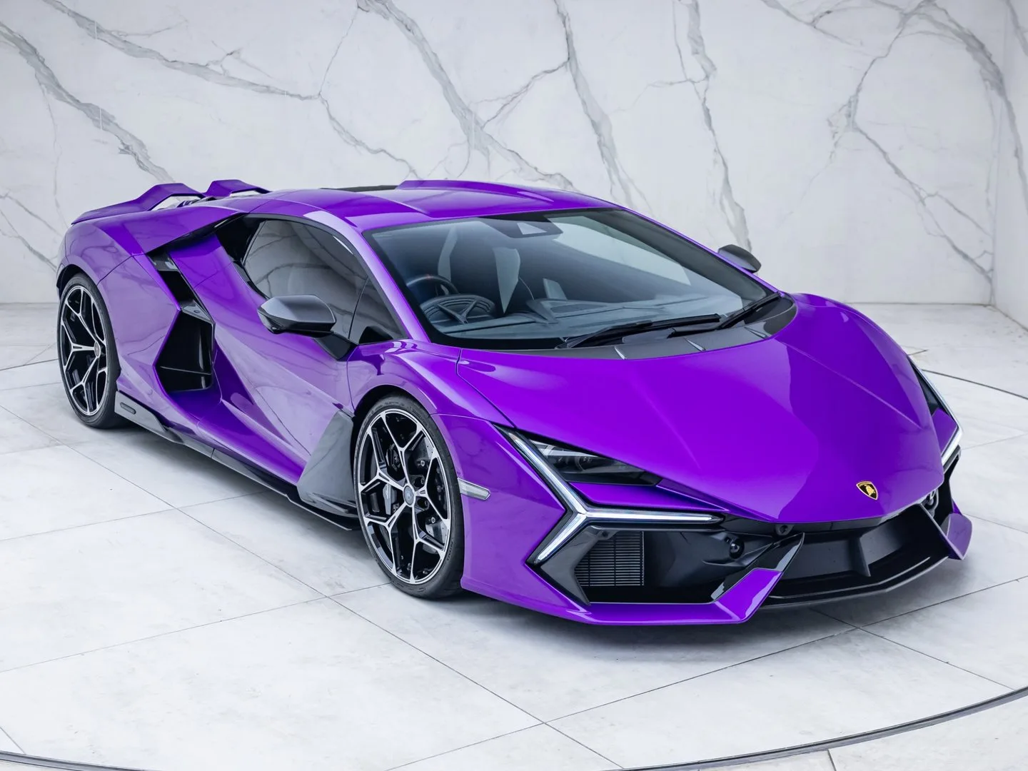2024 Lamborghini Revuelto proposée par un concessionnaire spécialisé à Banstead, Royaume-Uni, photo principale