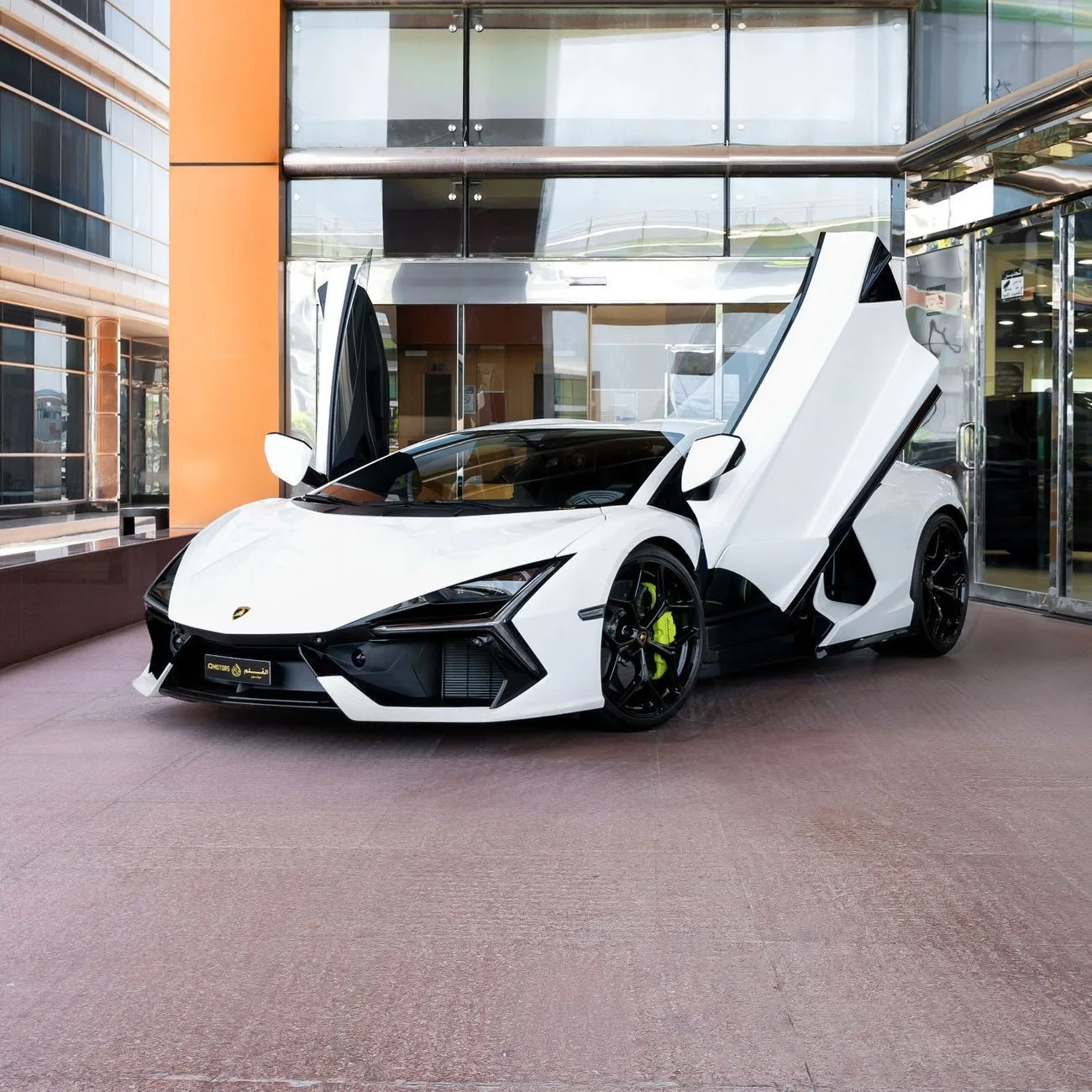 2024 Lamborghini Revuelto Sportiva proposée par un concessionnaire spécialisé à Dubai, Émirats arabes unis, photo principale