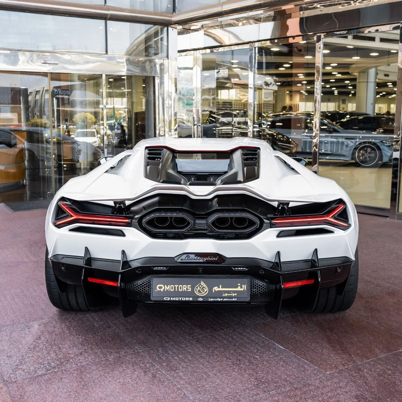 2024 Lamborghini Revuelto Sportiva proposée par un concessionnaire spécialisé à Dubai, Émirats arabes unis, photo 7 sur 24