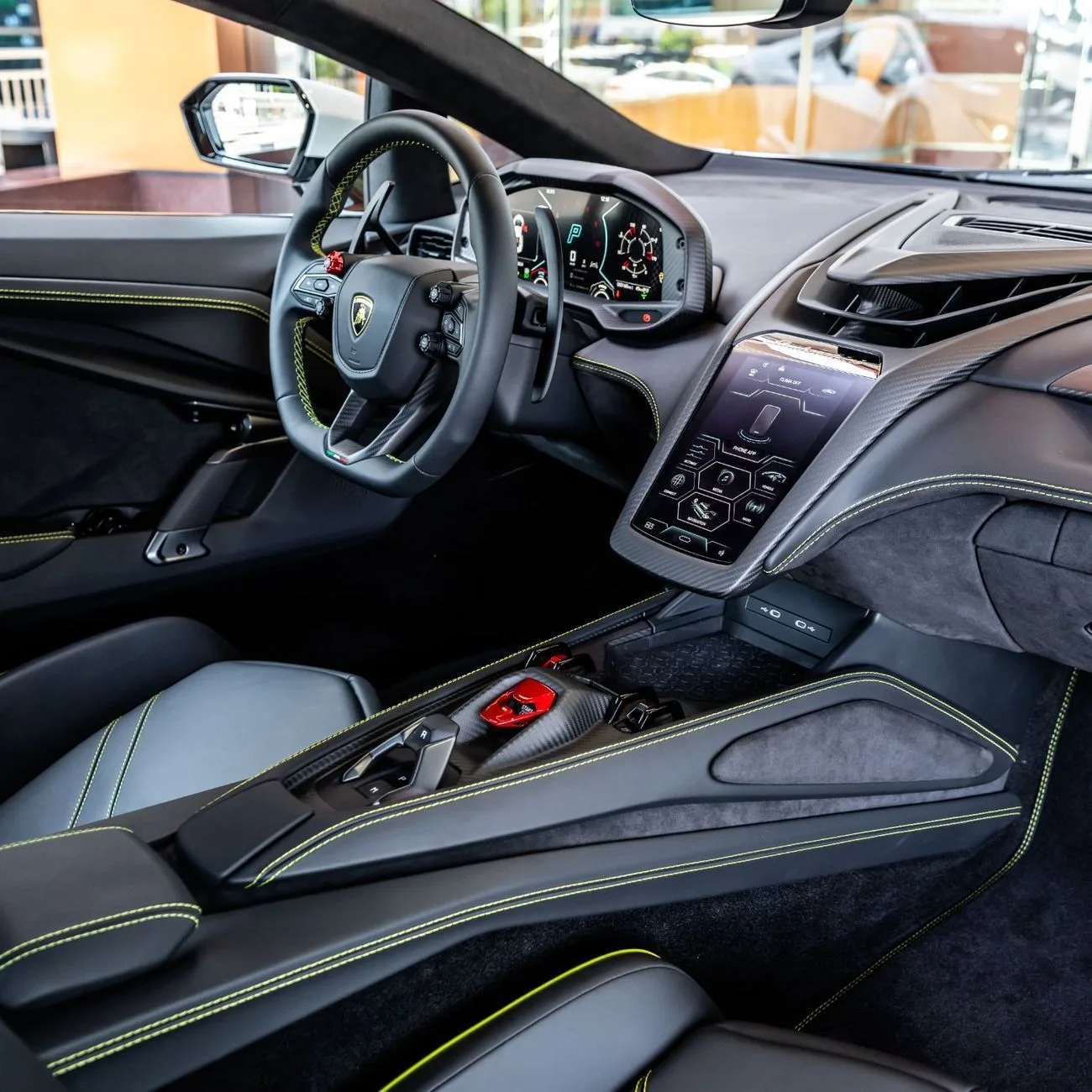 2024 Lamborghini Revuelto Sportiva proposée par un concessionnaire spécialisé à Dubai, Émirats arabes unis, photo 13 sur 24