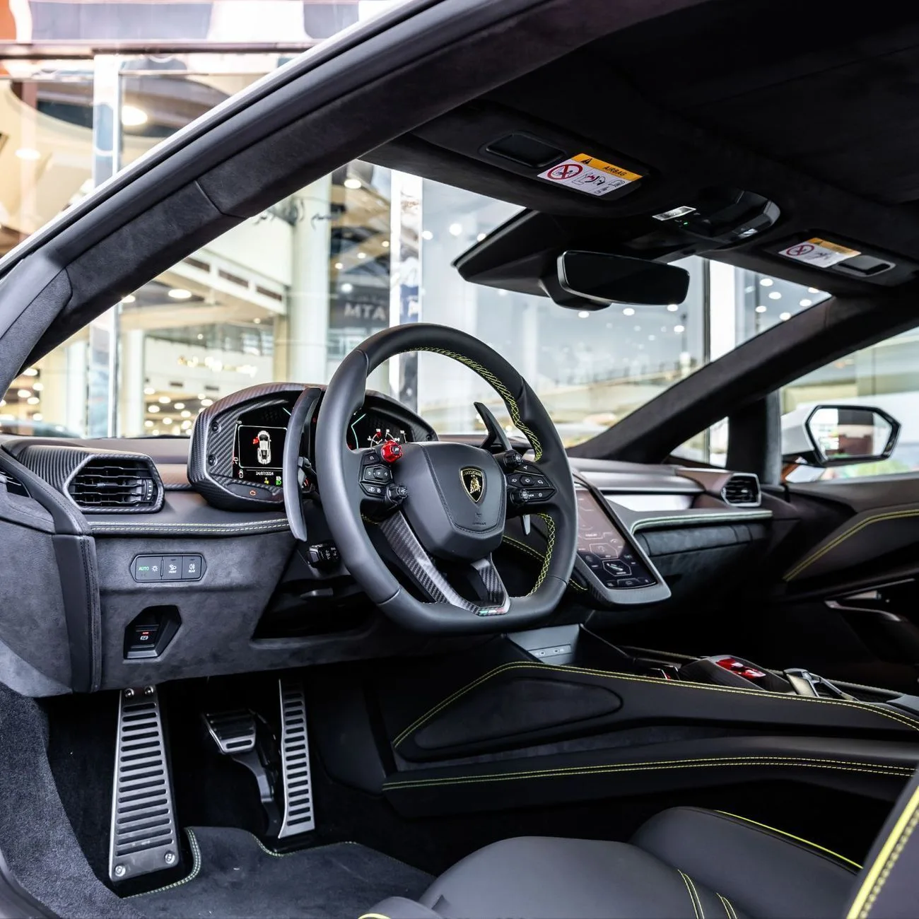 2024 Lamborghini Revuelto Sportiva proposée par un concessionnaire spécialisé à Dubai, Émirats arabes unis, photo 17 sur 24