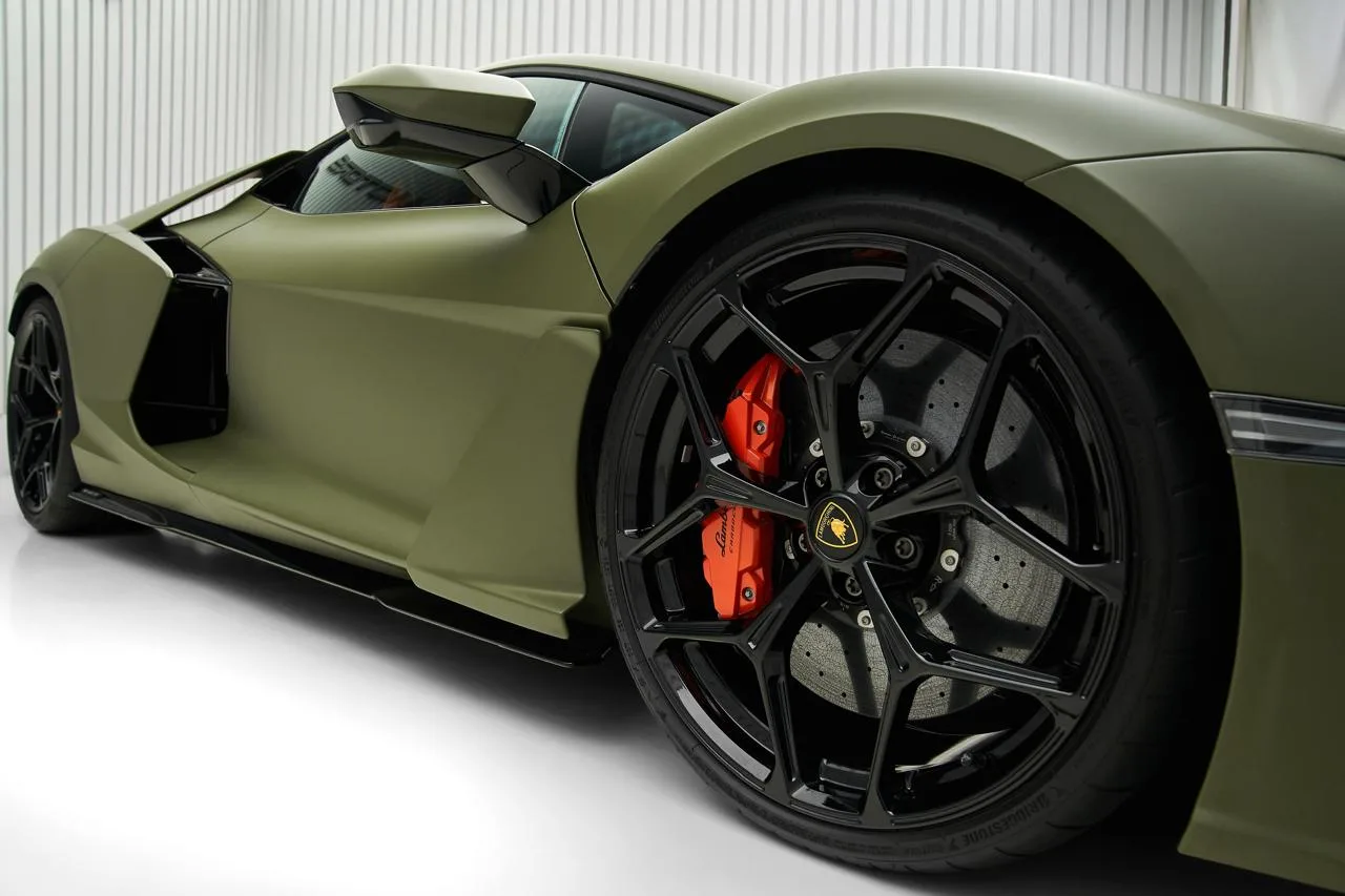2024 Lamborghini Revuelto, 15/17