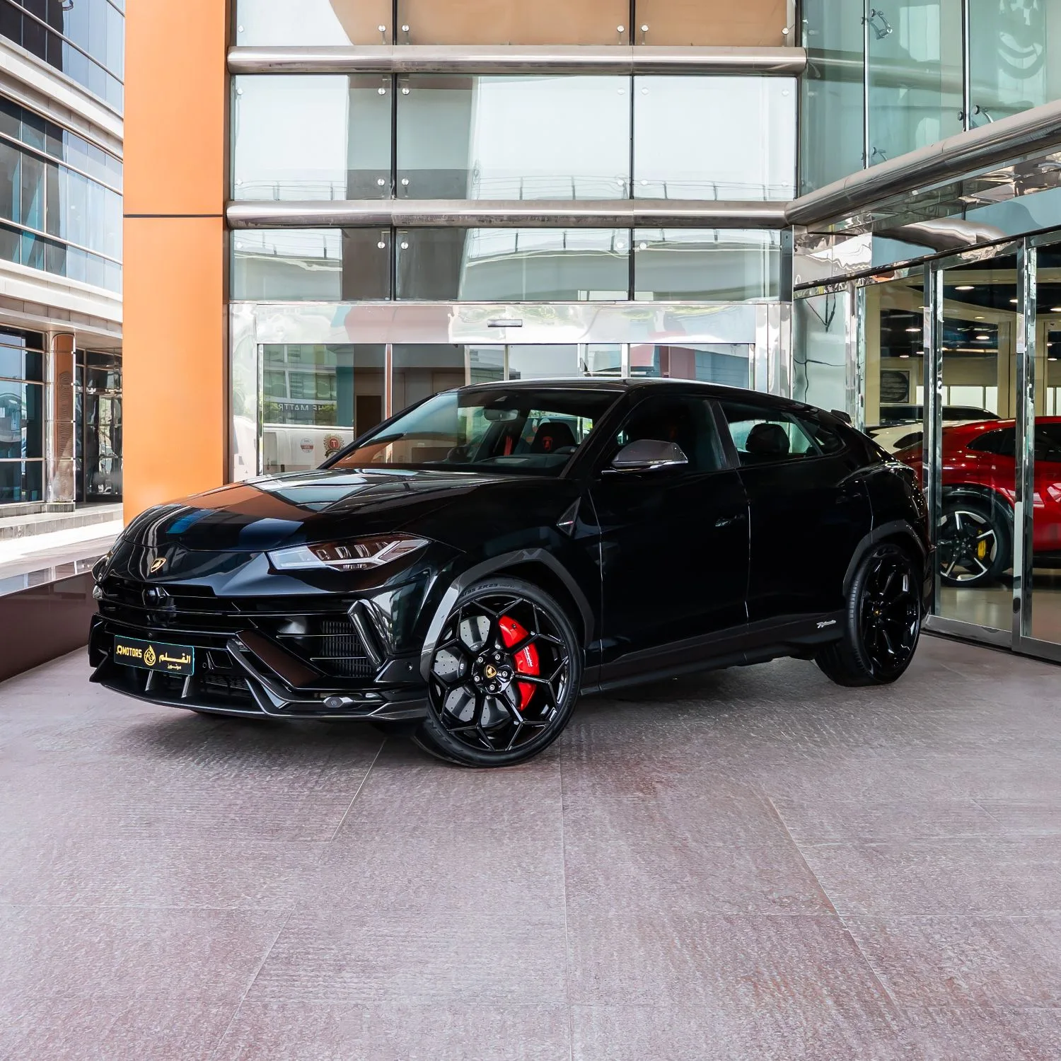 2024 Lamborghini Urus Performante proposée par un concessionnaire spécialisé à Dubai, Émirats arabes unis, photo principale