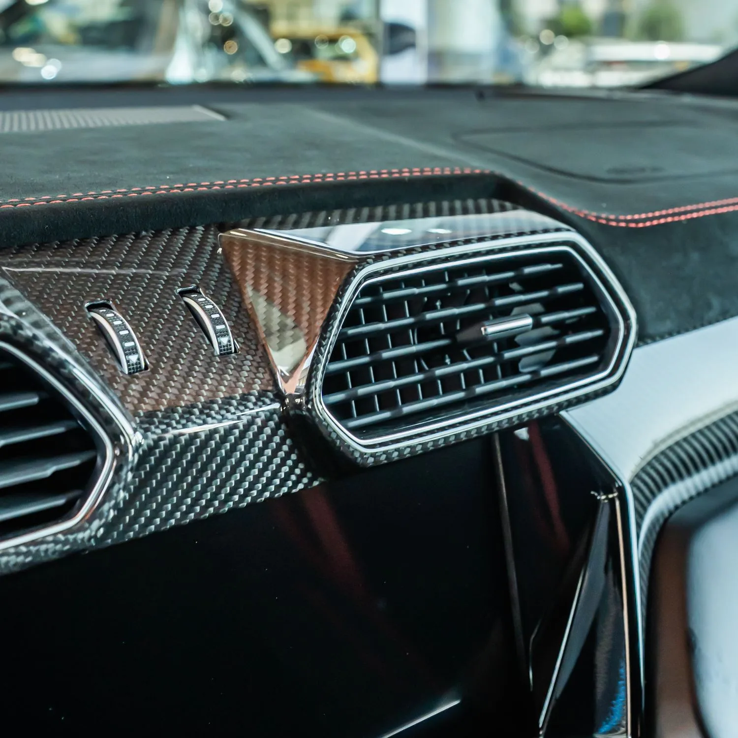 2024 Lamborghini Urus Performante angeboten von einem Fachhändler in Dubai, Vereinigte Arabische Emirate, Foto 9 von 25