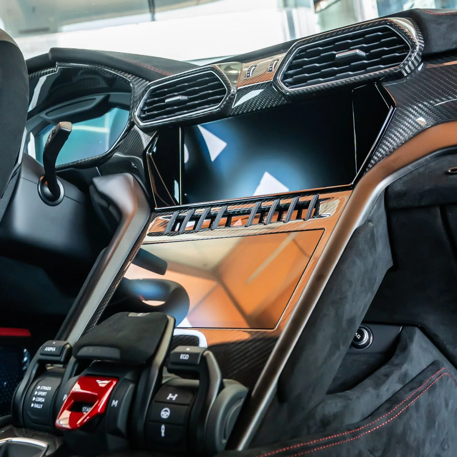 2024 Lamborghini Urus Performante angeboten von einem Fachhändler in Dubai, Vereinigte Arabische Emirate, Foto 10 von 25