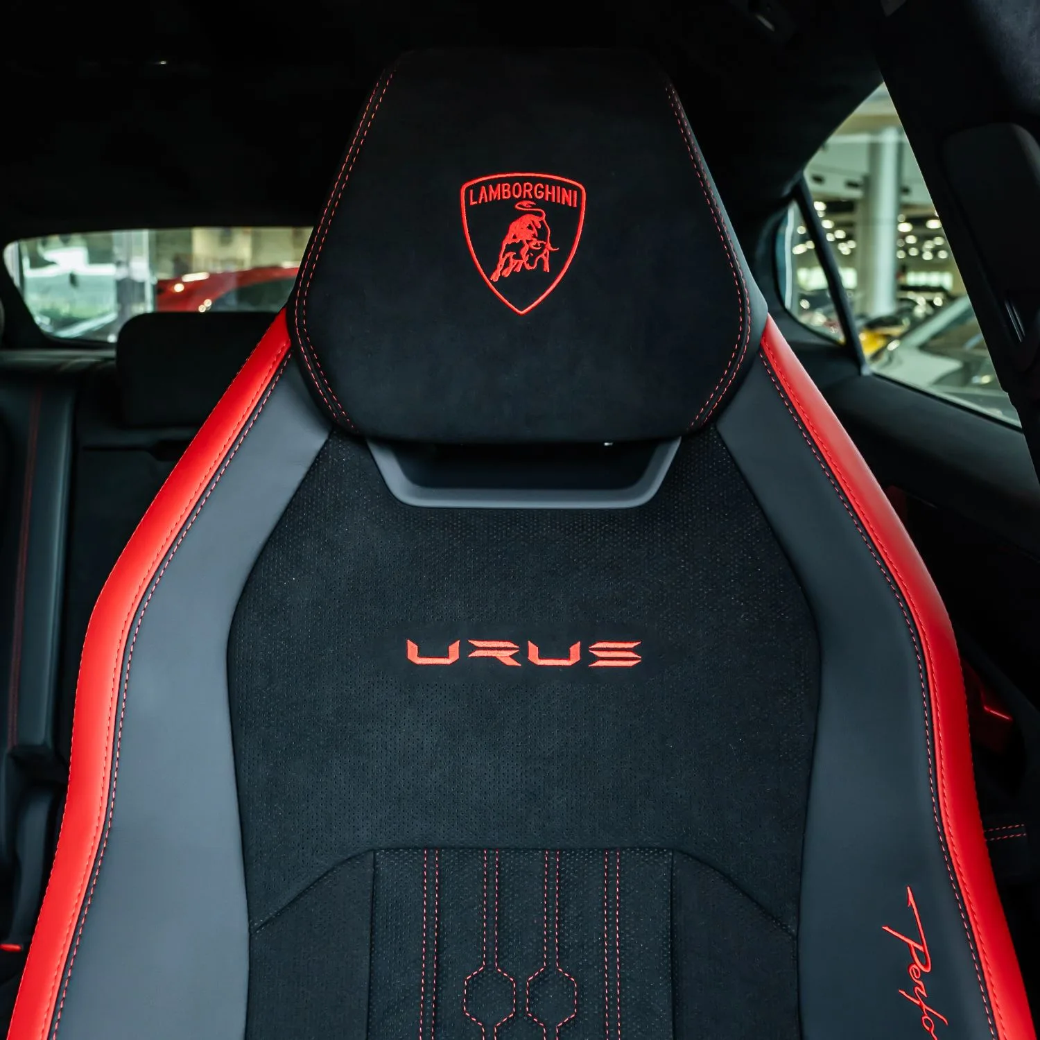 2024 Lamborghini Urus Performante angeboten von einem Fachhändler in Dubai, Vereinigte Arabische Emirate, Foto 17 von 25