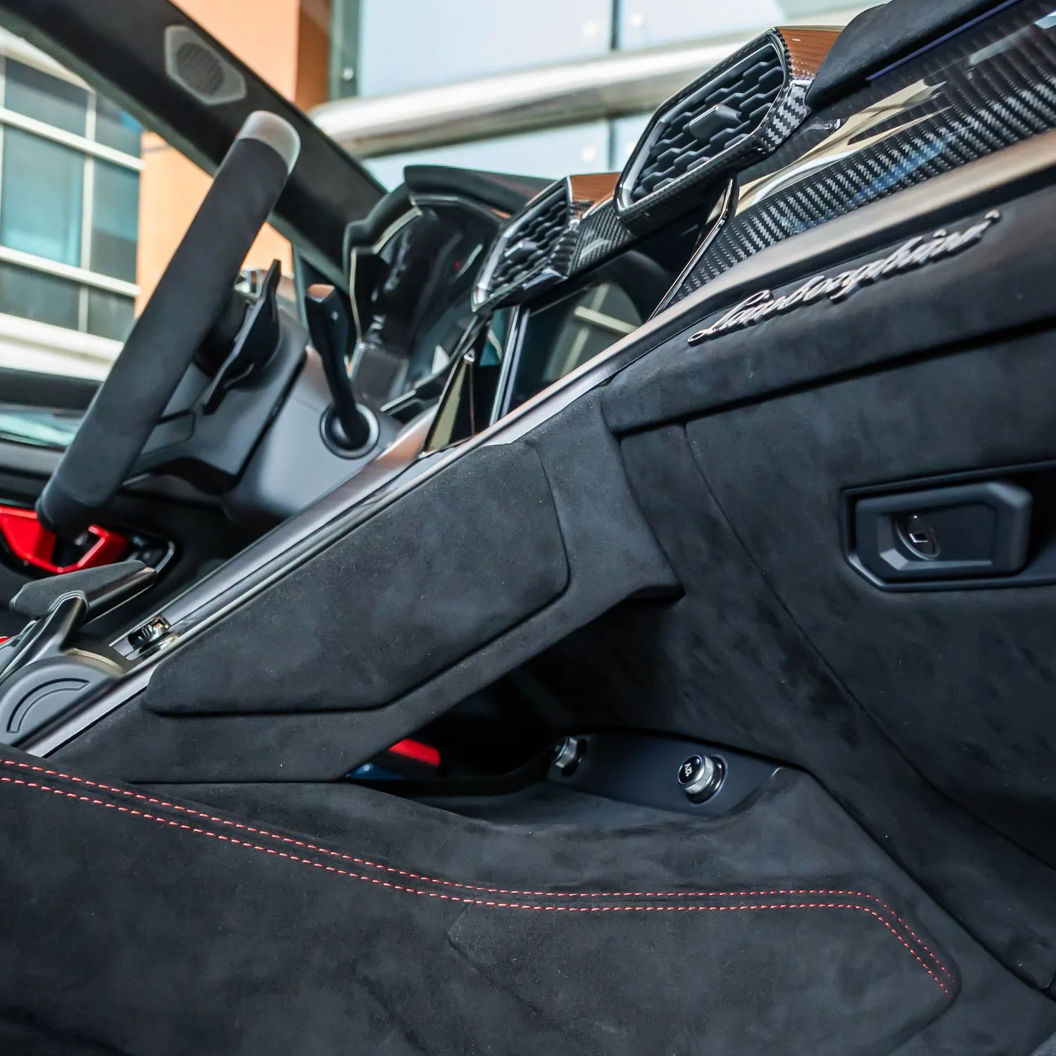 2024 Lamborghini Urus Performante angeboten von einem Fachhändler in Dubai, Vereinigte Arabische Emirate, Foto 20 von 25