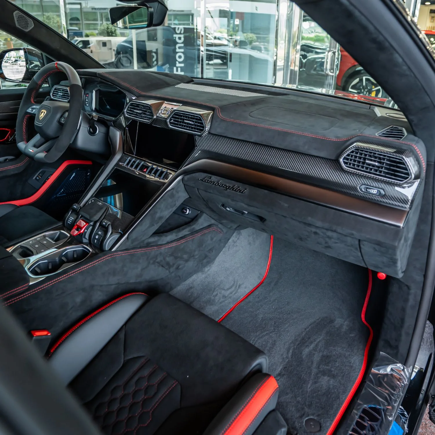 2024 Lamborghini Urus Performante angeboten von einem Fachhändler in Dubai, Vereinigte Arabische Emirate, Foto 22 von 25