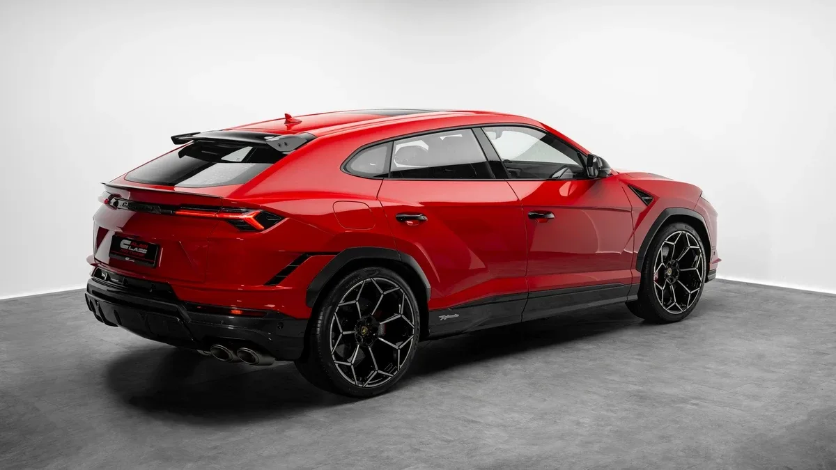 2024 Lamborghini Urus Performante offered by a specialist dealer in Dubai, United Arab Emirates, photo 3 of 25