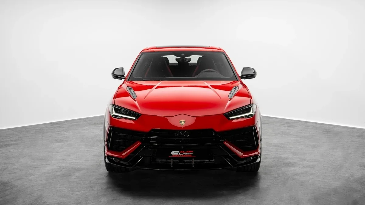 2024 Lamborghini Urus Performante offered by a specialist dealer in Dubai, United Arab Emirates, photo 4 of 25