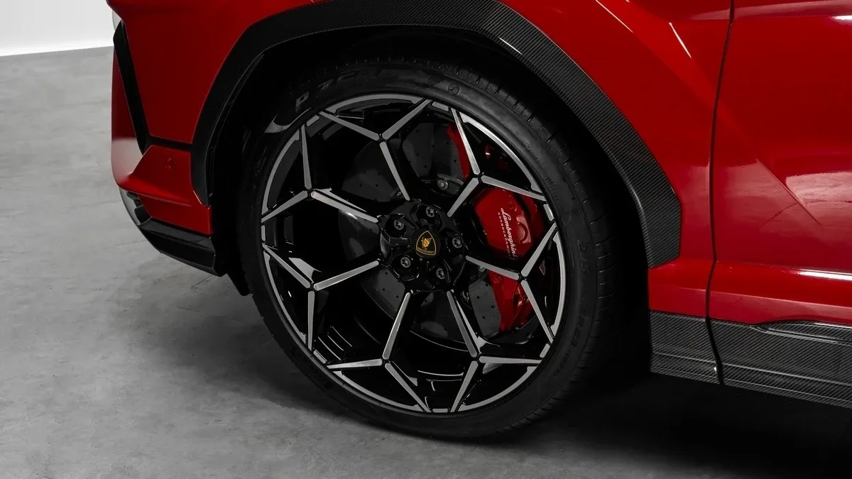 2024 Lamborghini Urus Performante offered by a specialist dealer in Dubai, United Arab Emirates, photo 6 of 25