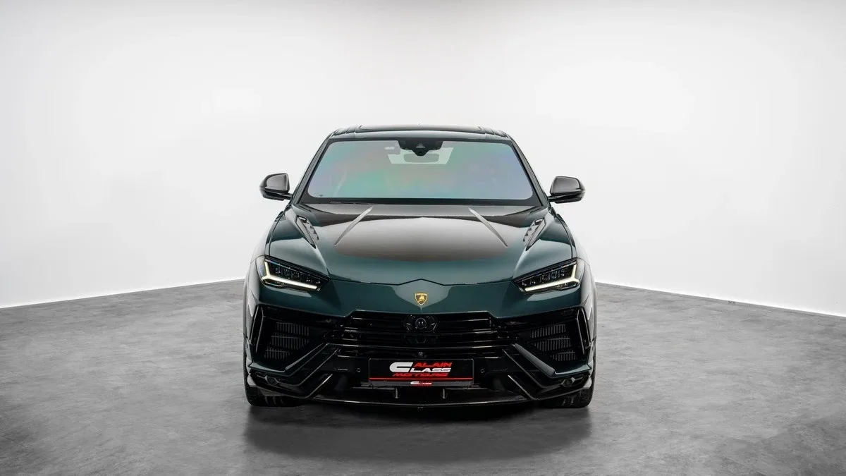 2024 Lamborghini Urus Performante offered by a specialist dealer in Dubai, United Arab Emirates, photo 4 of 25