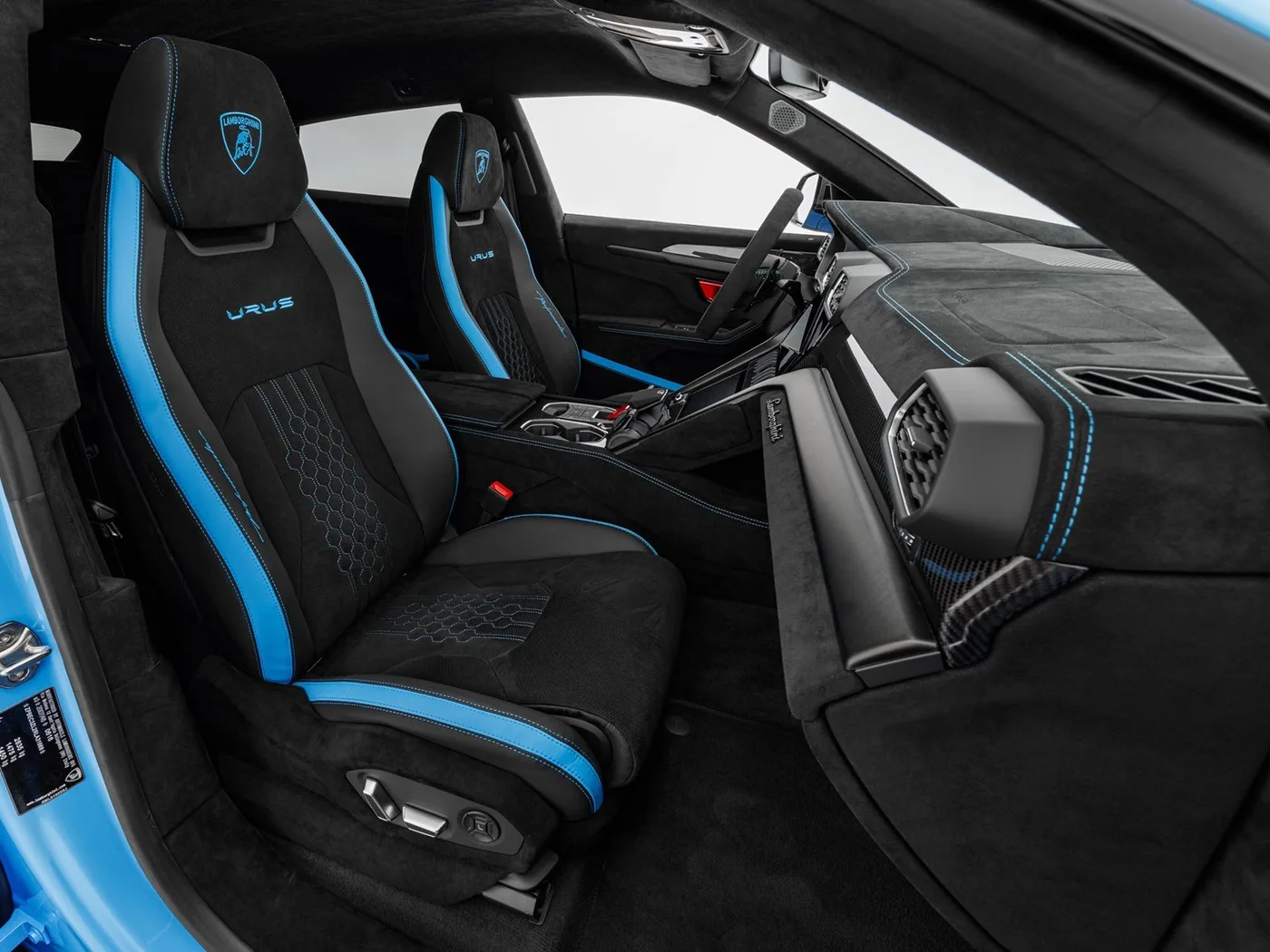 2024 Lamborghini Urus Performante offered by a specialist dealer in Böblingen, Germany, photo 11 of 15