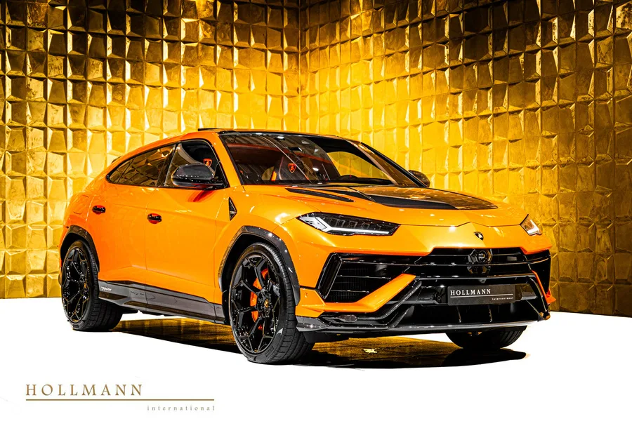 2024 Lamborghini Urus Performante offered by a specialist dealer in Stuhr, Germany, main photo