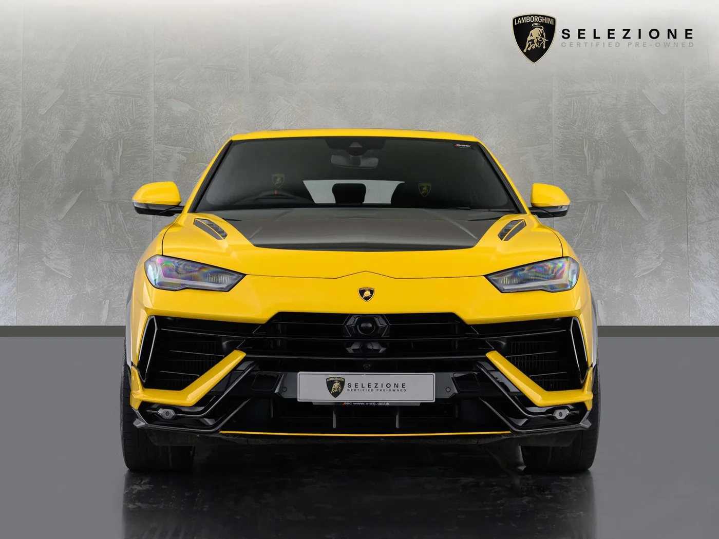 2024 Lamborghini Urus Performante offered by a franchised dealer group in London, United Kingdom, photo 5 of 20