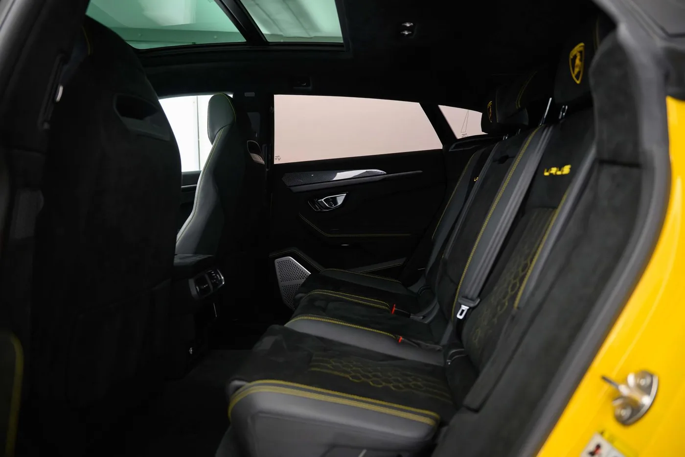 2024 Lamborghini Urus Performante offered by a franchised dealer group in London, United Kingdom, photo 8 of 20