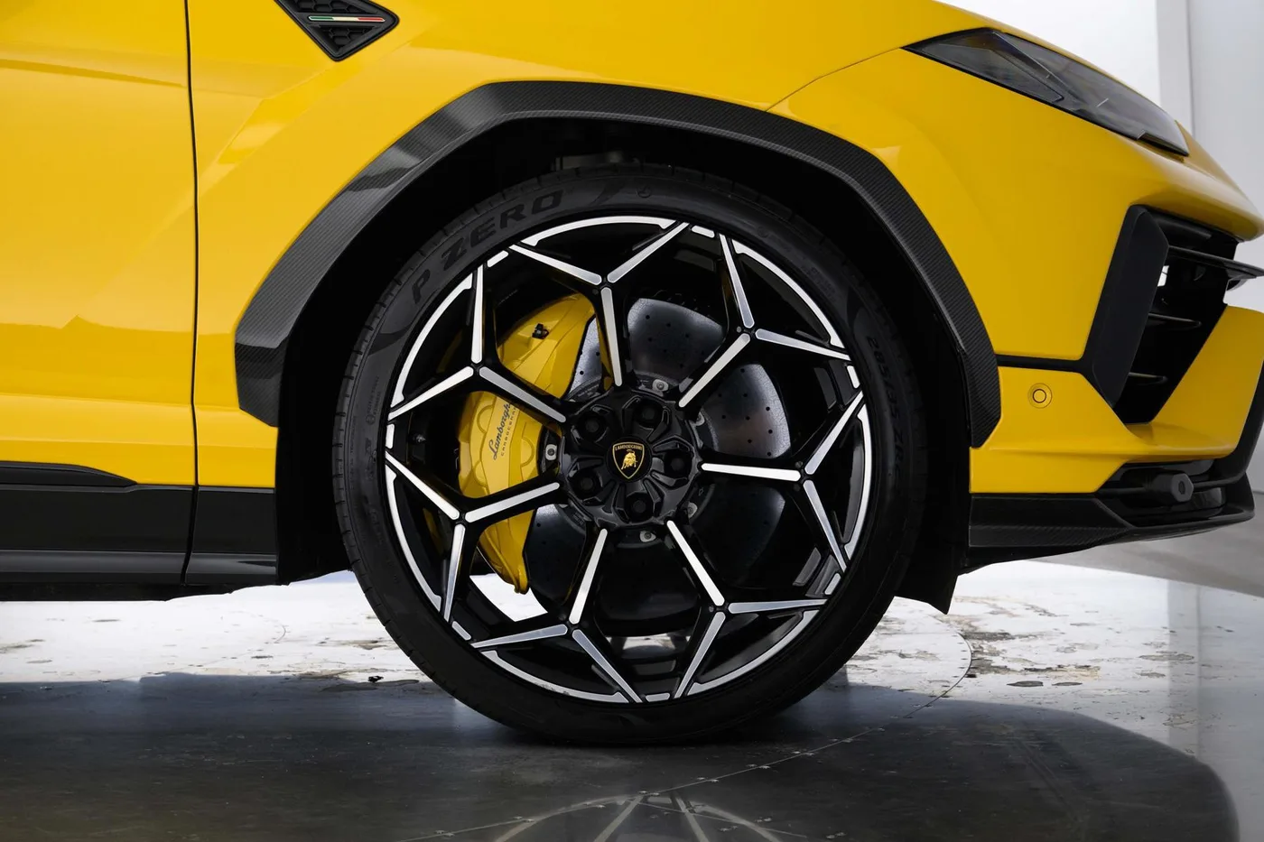 2024 Lamborghini Urus Performante offered by a franchised dealer group in London, United Kingdom, photo 9 of 20