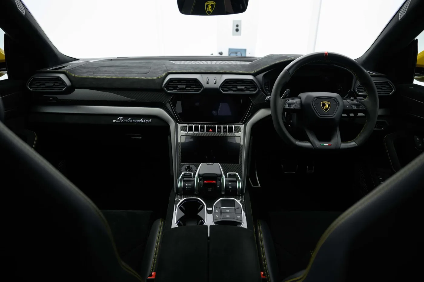 2024 Lamborghini Urus Performante offered by a franchised dealer group in London, United Kingdom, photo 16 of 20