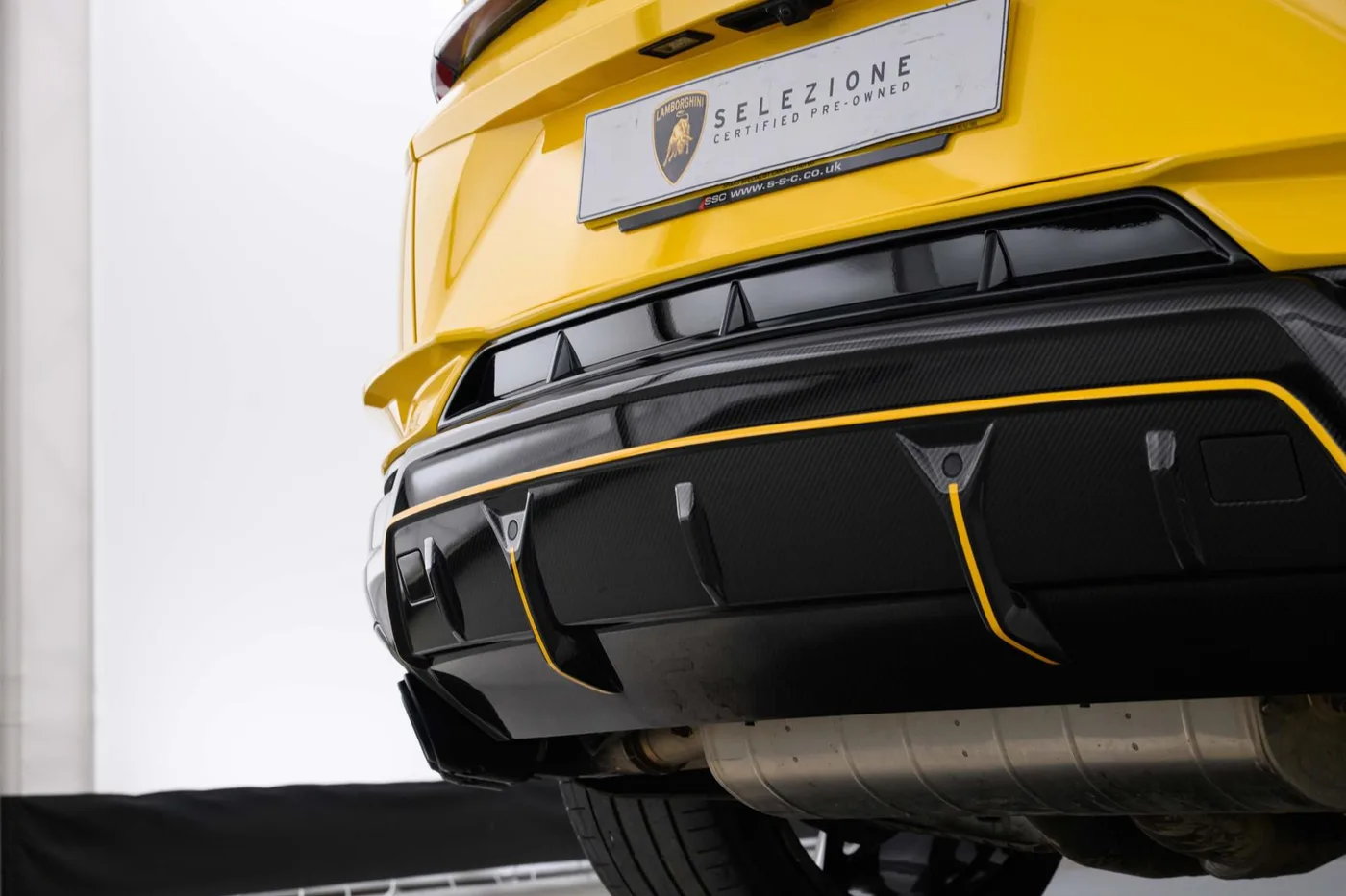 2024 Lamborghini Urus Performante offered by a franchised dealer group in London, United Kingdom, photo 19 of 20