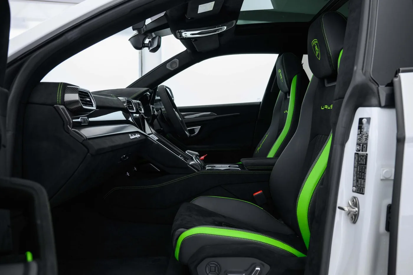 2024 Lamborghini Urus Performante angeboten von einer Vertragshändlergruppe in London, Vereinigtes Königreich, Foto 6 von 20