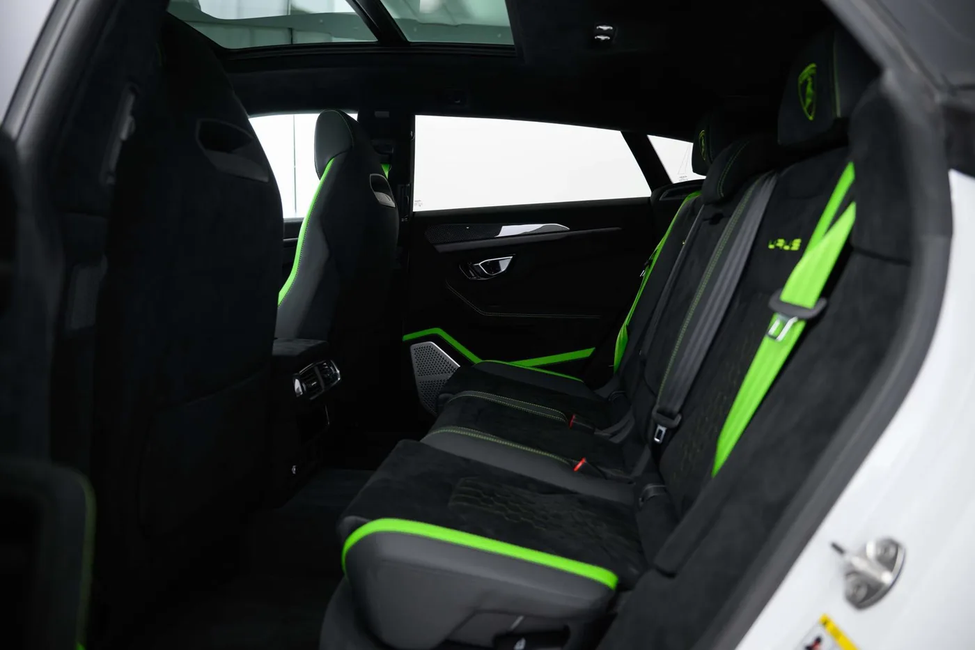 2024 Lamborghini Urus Performante angeboten von einer Vertragshändlergruppe in London, Vereinigtes Königreich, Foto 8 von 20