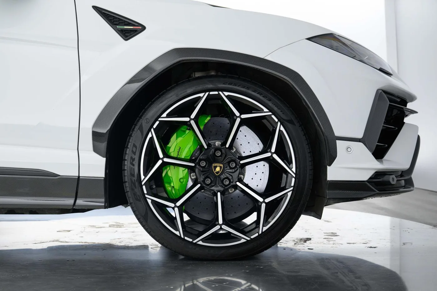 2024 Lamborghini Urus Performante angeboten von einer Vertragshändlergruppe in London, Vereinigtes Königreich, Foto 9 von 20