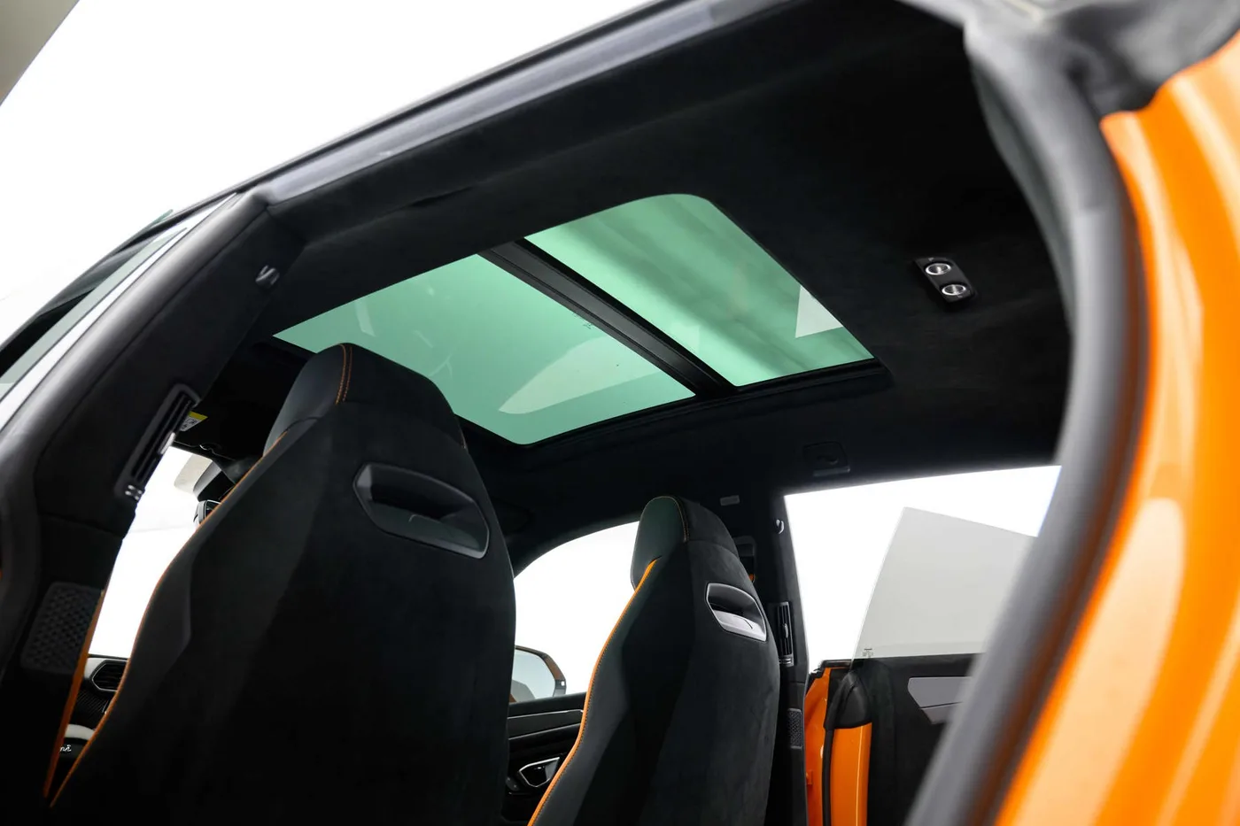 2024 Lamborghini Urus Performante offered by a franchised dealer group in London, United Kingdom, photo 18 of 20