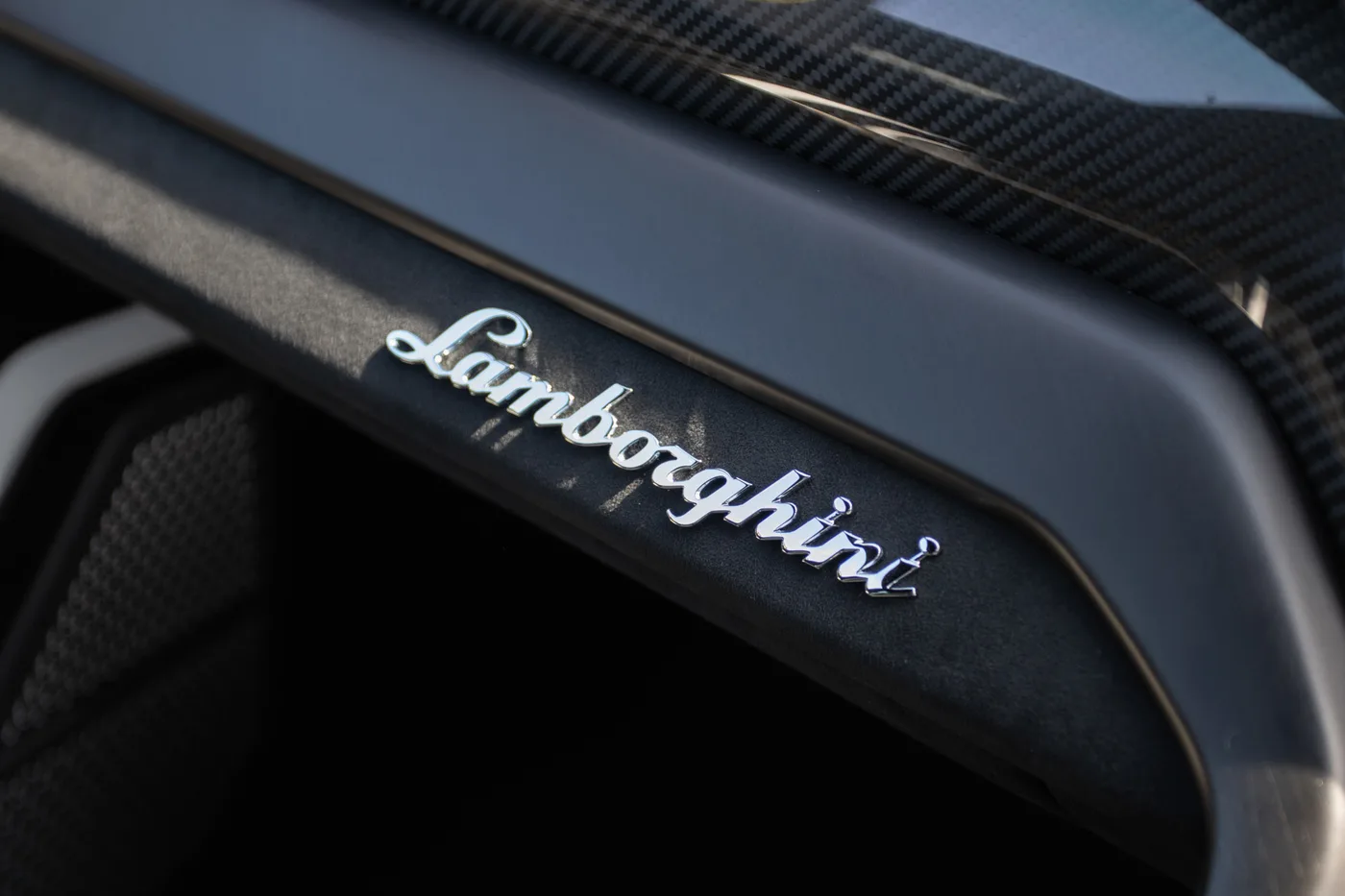 2024 Lamborghini Urus Performante offered by a franchised dealer group in Manchester, United Kingdom, photo 20 of 20