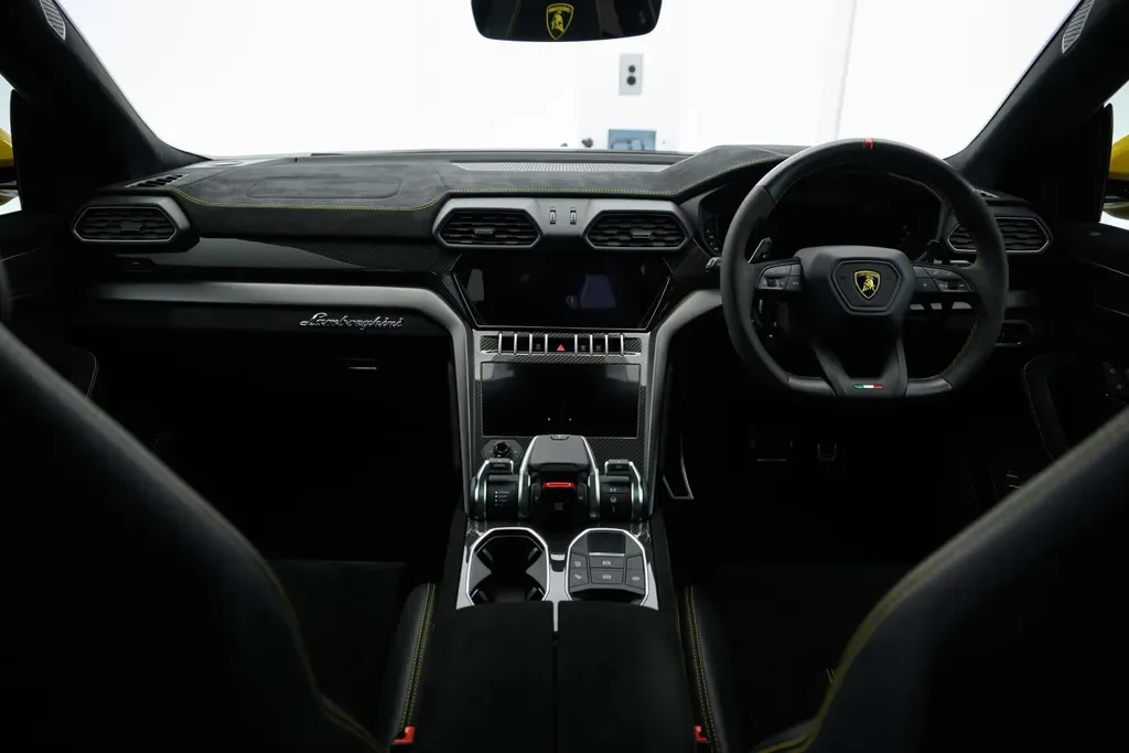 2024 Lamborghini Urus Performante, 16/20