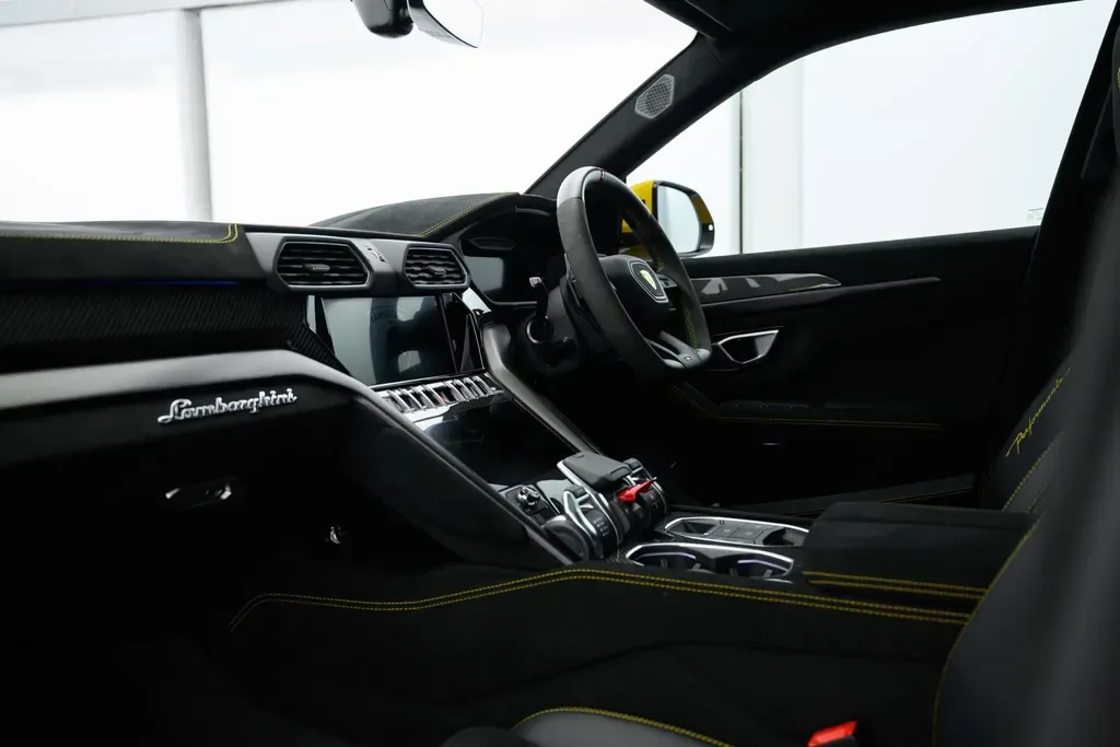 2024 Lamborghini Urus Performante, 17/20
