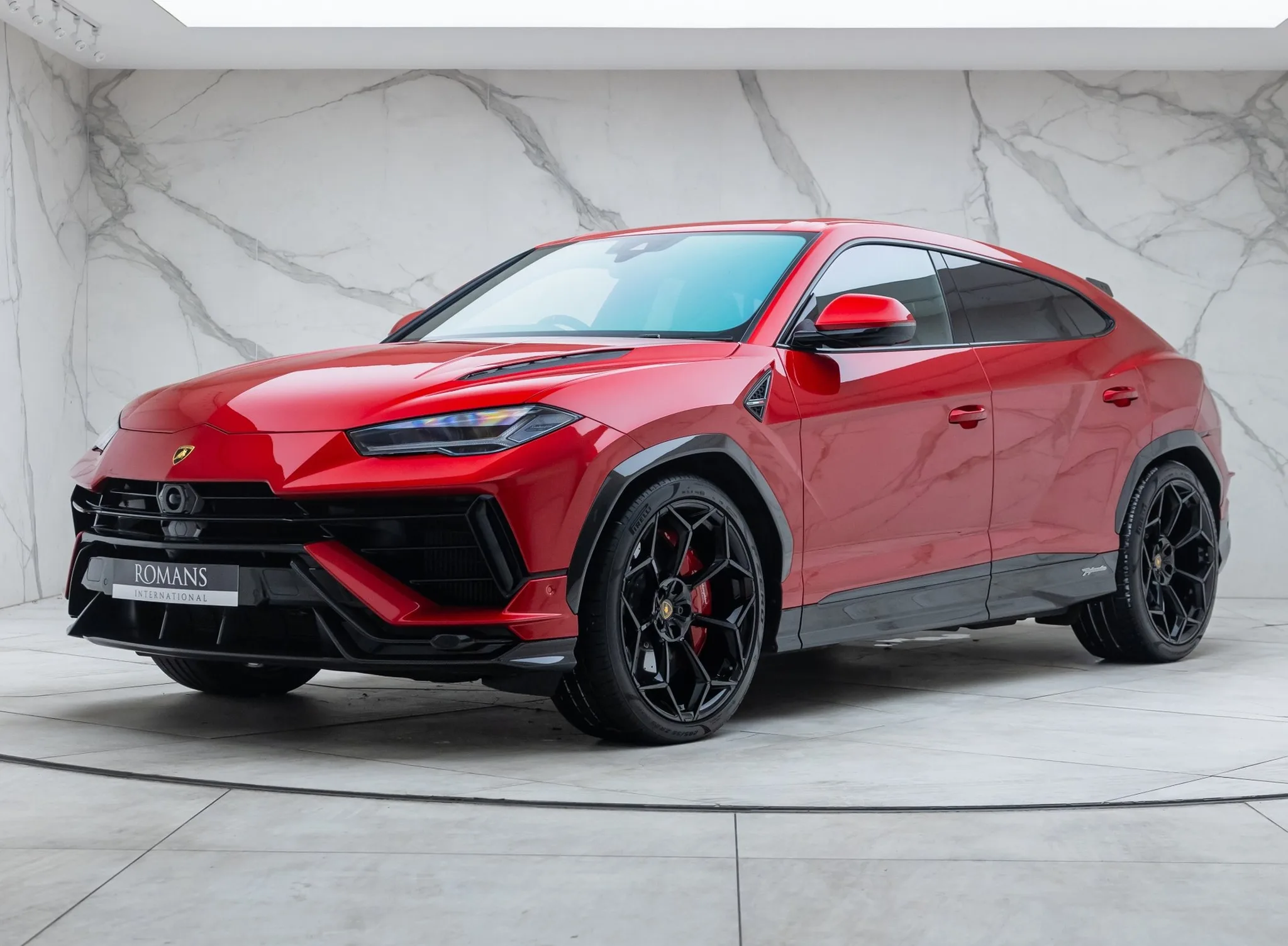2024 Lamborghini Urus Performante proposée par un concessionnaire spécialisé à Banstead, Royaume-Uni, photo principale